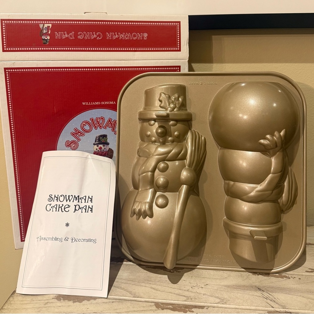 Williams Sonoma Festive Gold Snowman Cake Mold